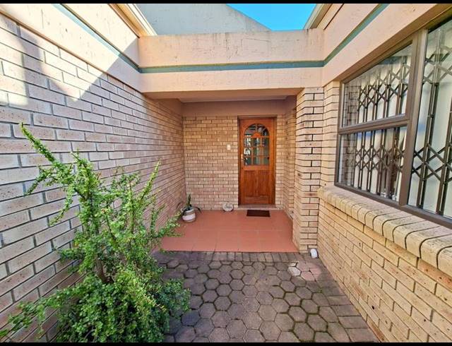 3 BEDROOM TOWNHOUSE FOR SALE IN HEATHER PARK